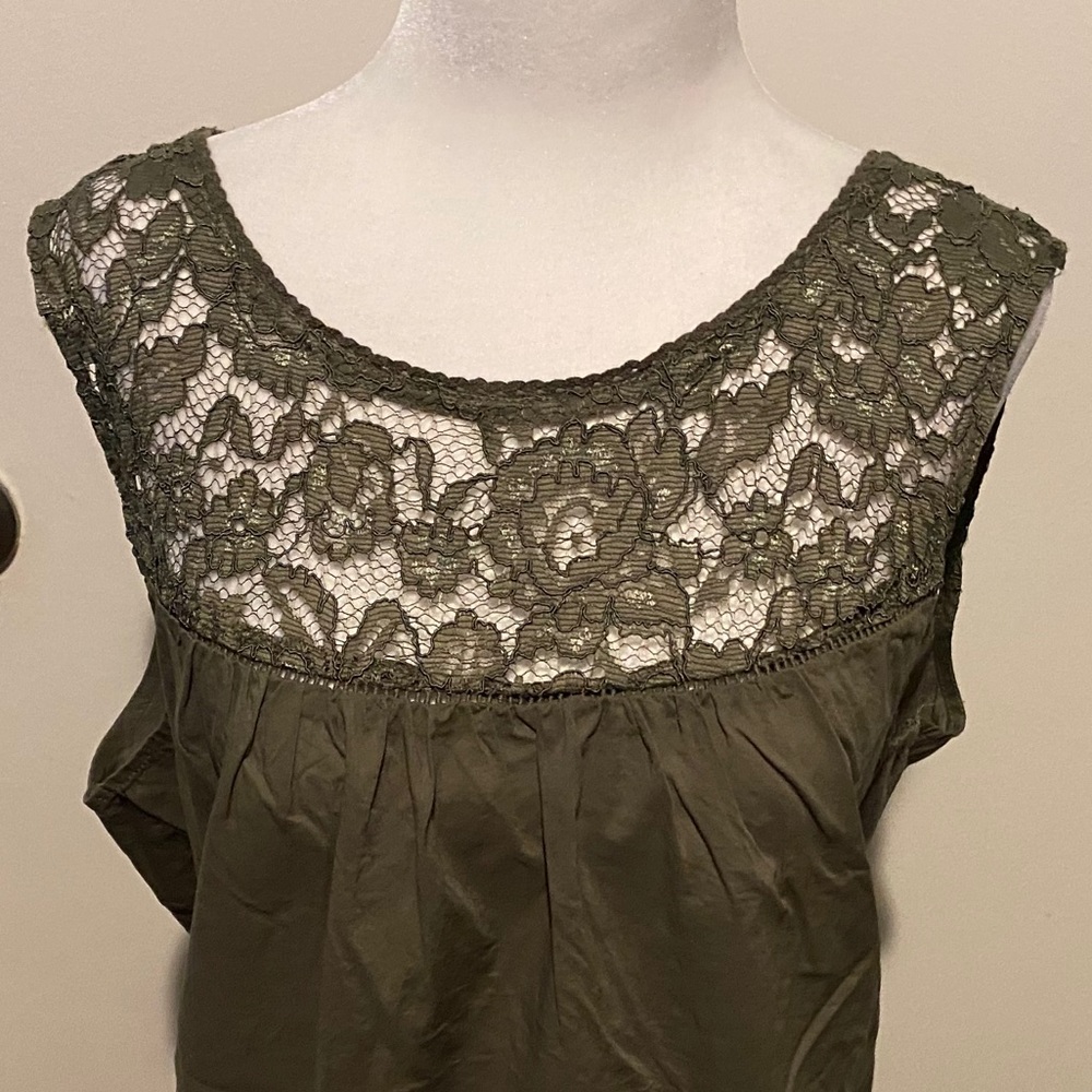 TORRID LACE SLEEVELESS TOP - Picture 11 of 16